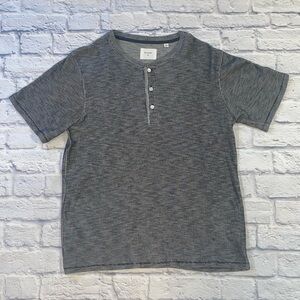 Billy Reid Gray Short Sleeve Henley Shirt. Medium